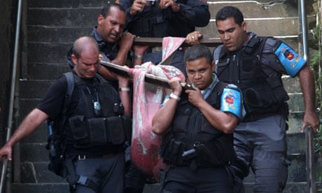 Rio police carry drug dealers body after shootout