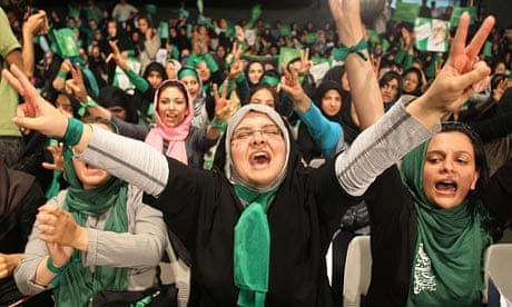 Supporters of Iranian presidential candidate Mir Hossein Mousavi shout slogans