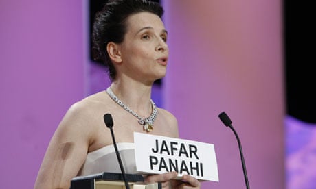 Juliette Binoche protests at jailing of film director Jafar Panahi at Cannes