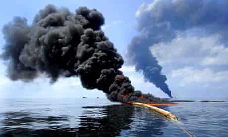 Containment efforts for the Deepwater Horizon Oil Spill, Gulf of Mexico, America - 06 May 2010
