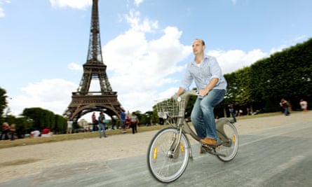 Leo Hickman enjoys the Vélib' hire bike in Paris