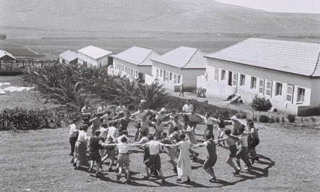 Kibbutz members at Kibbutz Ein Harod in 1936