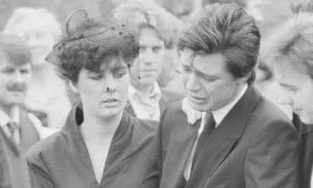 Bamber at his family's funeral, 1985