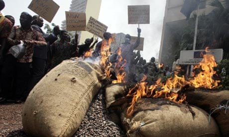 Ivory coast cocoa growers burning protest
