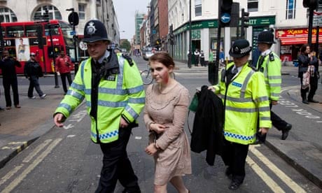 Police-detain-a-woman-dre-007.jpg