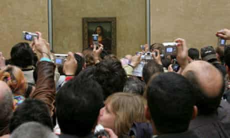 Crowds around the Mona Lisa