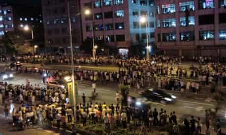 Chinese riots enter third day