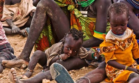 MDG : Turkana women and children wait to receive relief food supplies near the Kakuma refugee camp