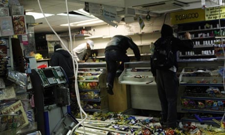 Looters ransack a shop in Hackney, London, 2011