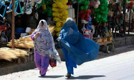 Afghan women shopping in Lashkar Gah