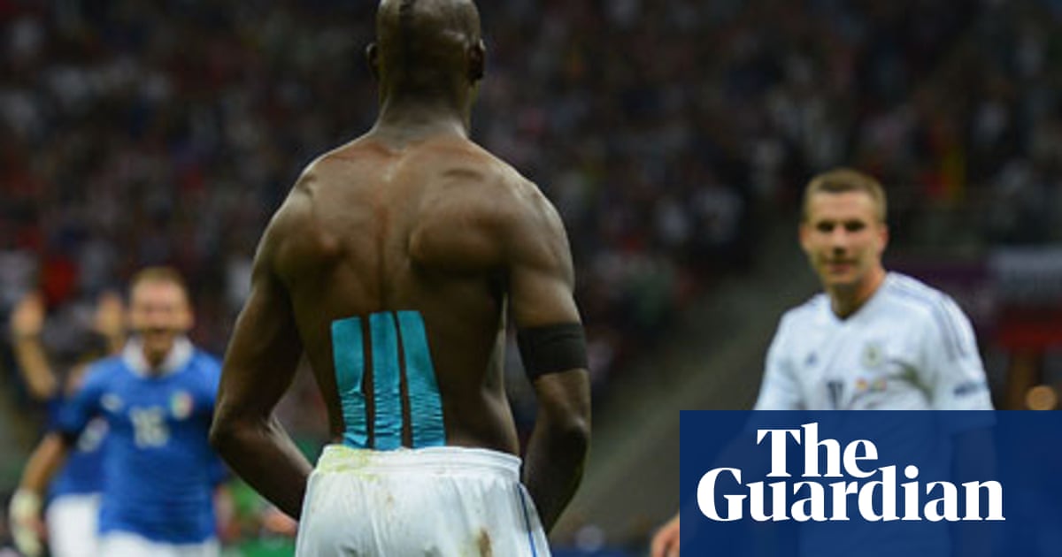 Kinesio Tape The Latest Must Have Treatment For Sports Injuries