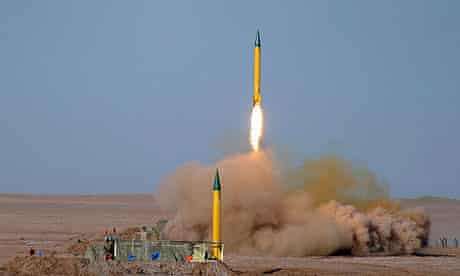 Iran makes missiles  tests in military manoeuvre