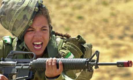 An Israeli army female soldier in training