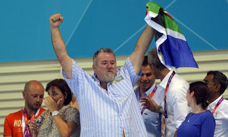 Bert Le Clos celebrates after his son Chad wins his gold medal.