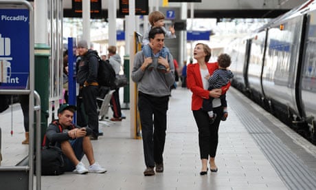 Ed Miliband and family arrive at Manchester Piccadilly station ahead of Labour's party conference.