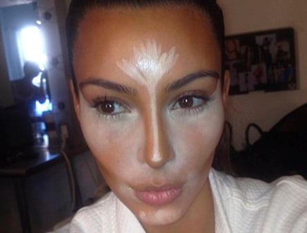 A Makeup Artist Tells Us How To Contour Your Face To Look Years Younger -  SHEfinds
