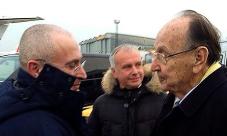 Mikhail Khodorkovsky is met by Hans-Dietrich Genscher at Berlin's Schonefeld airport