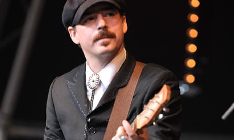 Jason Molina on stage with Magnolia Electric Co in 2009