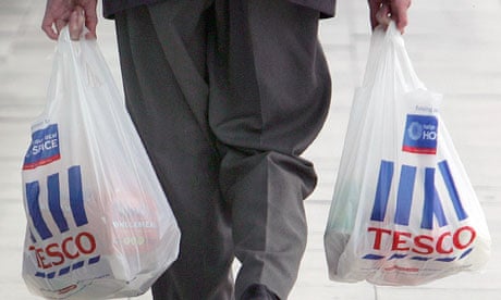 Man carries Tesco shopping bags 