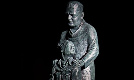 The Sir Archibald McIndoe memorial Statue maquette by Martin Jennings.