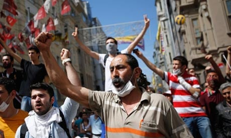 Istanbul demonstrators chant anti-government slogans
