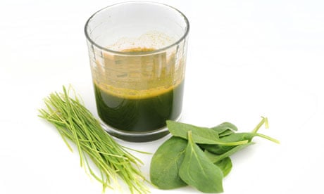 Spinach and wheat grass juice