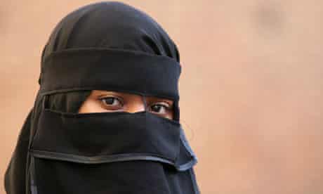 C:\Users\lenovo\Pictures\Saved Pictures\muslim woman\Woman-wears-Muslim-niqab-010.avif