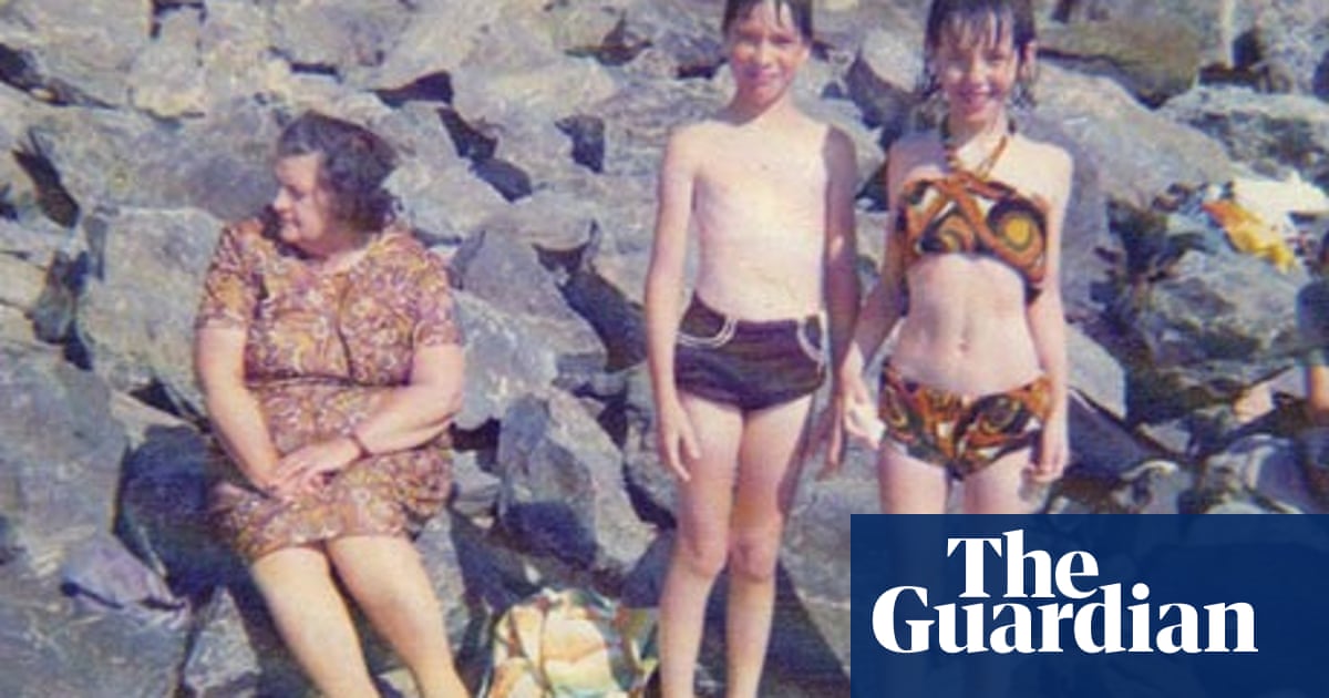 Elektricien Uithoudingsvermogen Arbitrage Family life: Mum made my towelling bikini, first love at my brother's 18th  and lobster cooked on the beach | Family | The Guardian