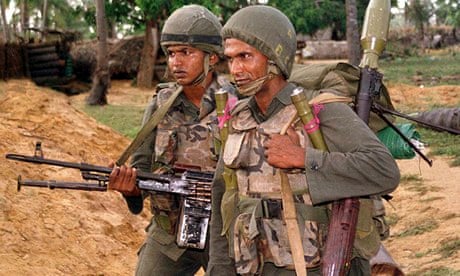 sri lanka soldiers look for tamil rebels