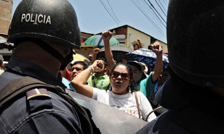 MDG : Members of Honduran peasant groups in Bajo Aguán  demonstrate over land rights