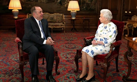 Queen Elizabeth II with Scotland's first minister Alex Salmond
