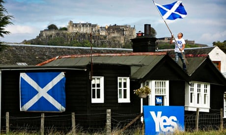 A Yes Scotland supporter decorates his home near Stirling Castle.