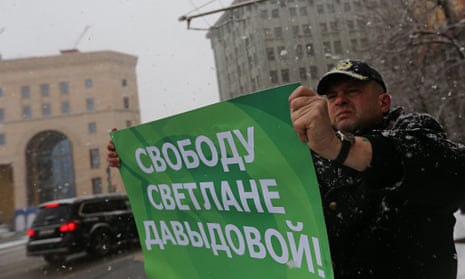 A man holds a sign reading 'Freedom to Svetlana Davydova', in Moscow, Russia