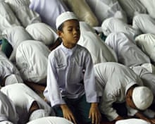 Muslim-orphan-praying-dur-011.jpg?width=