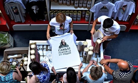 Russians buying Putin T-shirts