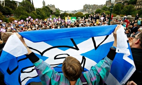 Edinburgh referendum rally with 'yes' flag