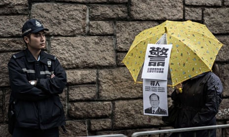 Hong Kong - policeman and demonstrator