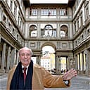 Italian culture minister in front of the Uffizi