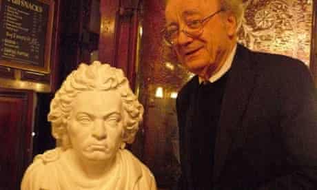 Alfred Brendel & bust of Beethoven at RPS launch