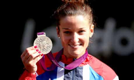 Lizzie Armitstead holds silver medal