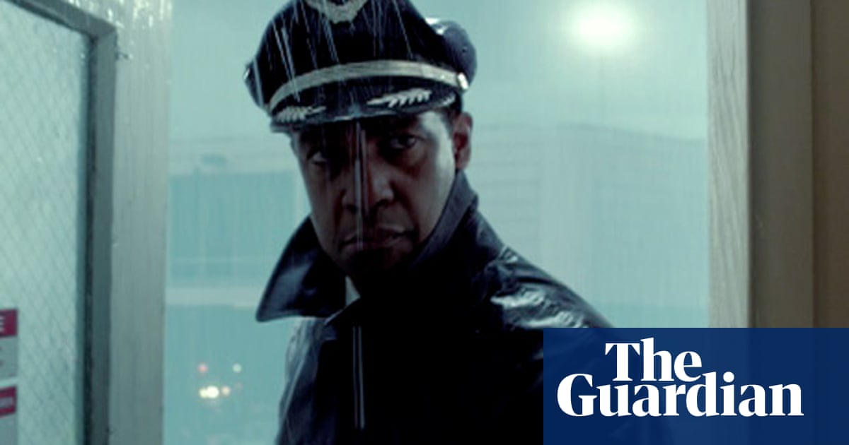 Flight reilly kelly denzel washington movie film Flight: Denzel Washington in the trailer for Robert Zemeckis's new film