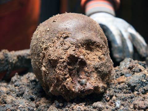 London skulls reveal gruesome evidence of Roman head hunters | Archaeology | The Guardian