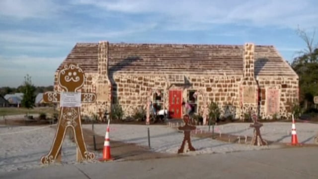 worlds biggest gingerbread house built in texas video us news the guardian - Biggest House In The World 2013 worlds biggest gingerbread house built in texas video us news the guardian - Biggest House In The World 2013