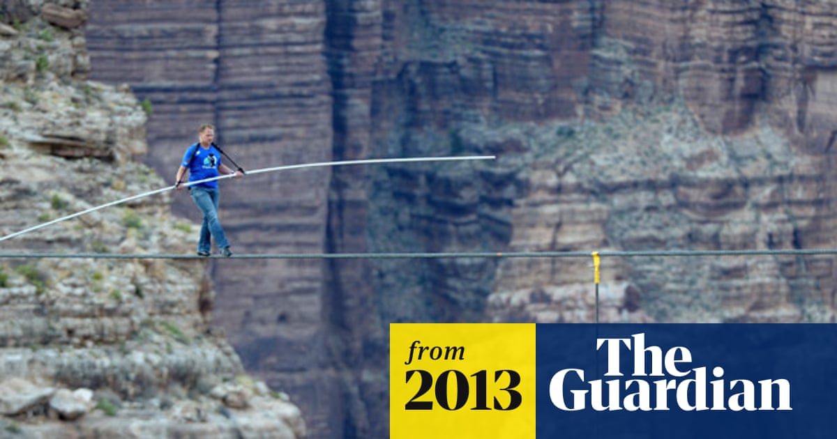 Soledad los padres de crianza El propietario High-wire artist Nik Wallenda crosses Grand Canyon gorge - video | Sport |  The Guardian