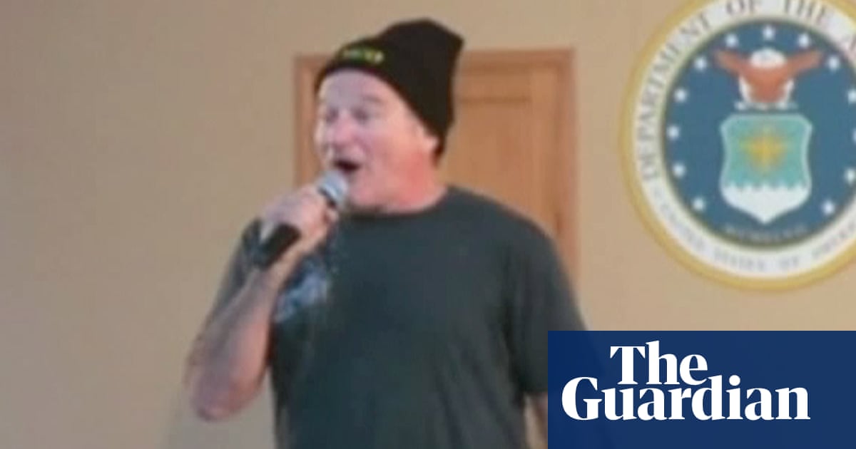 US army releases footage of Robin Williams entertaining troops - video