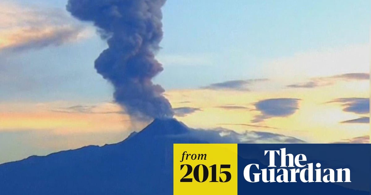 Colima volcano spews column of ash in Mexico – video | World news | The ...