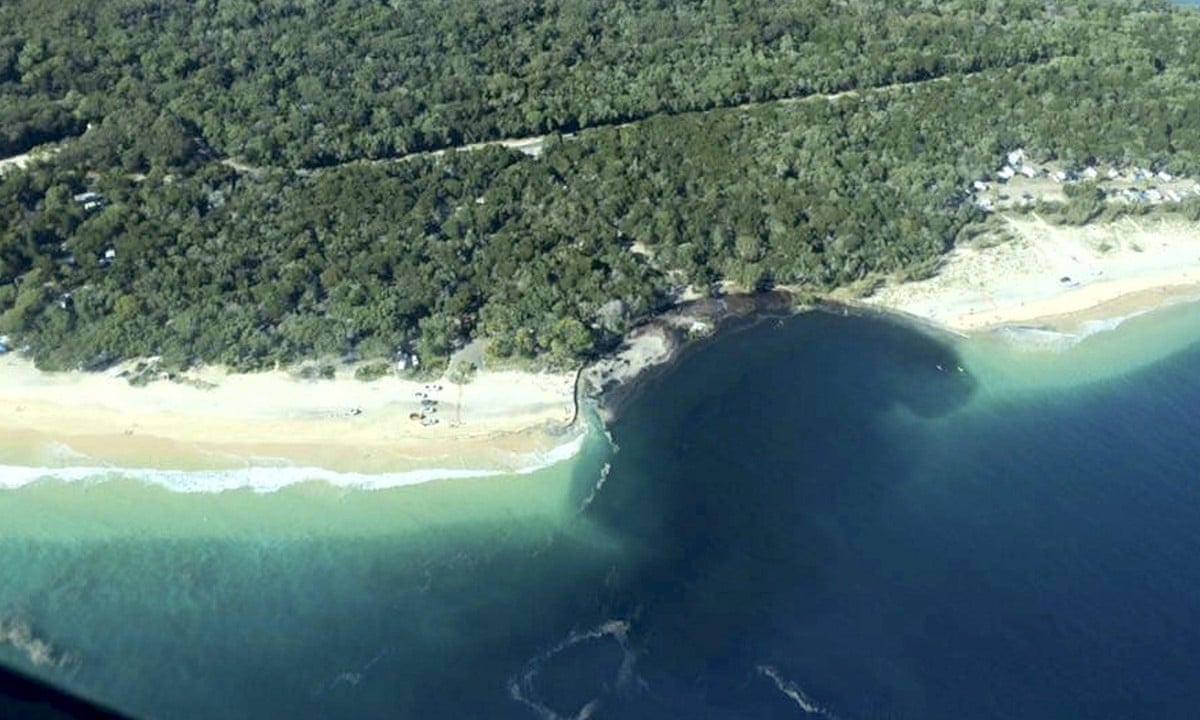 Giant Sinkhole Swallows Cars And Caravans At Queensland Campsite Video