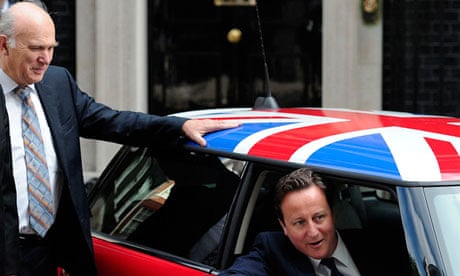 British Prime Minister David Cameron (R)