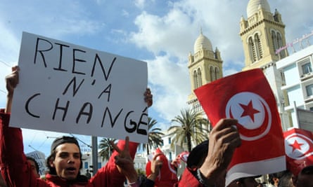 Tunisians demonstrate outside the French embassy