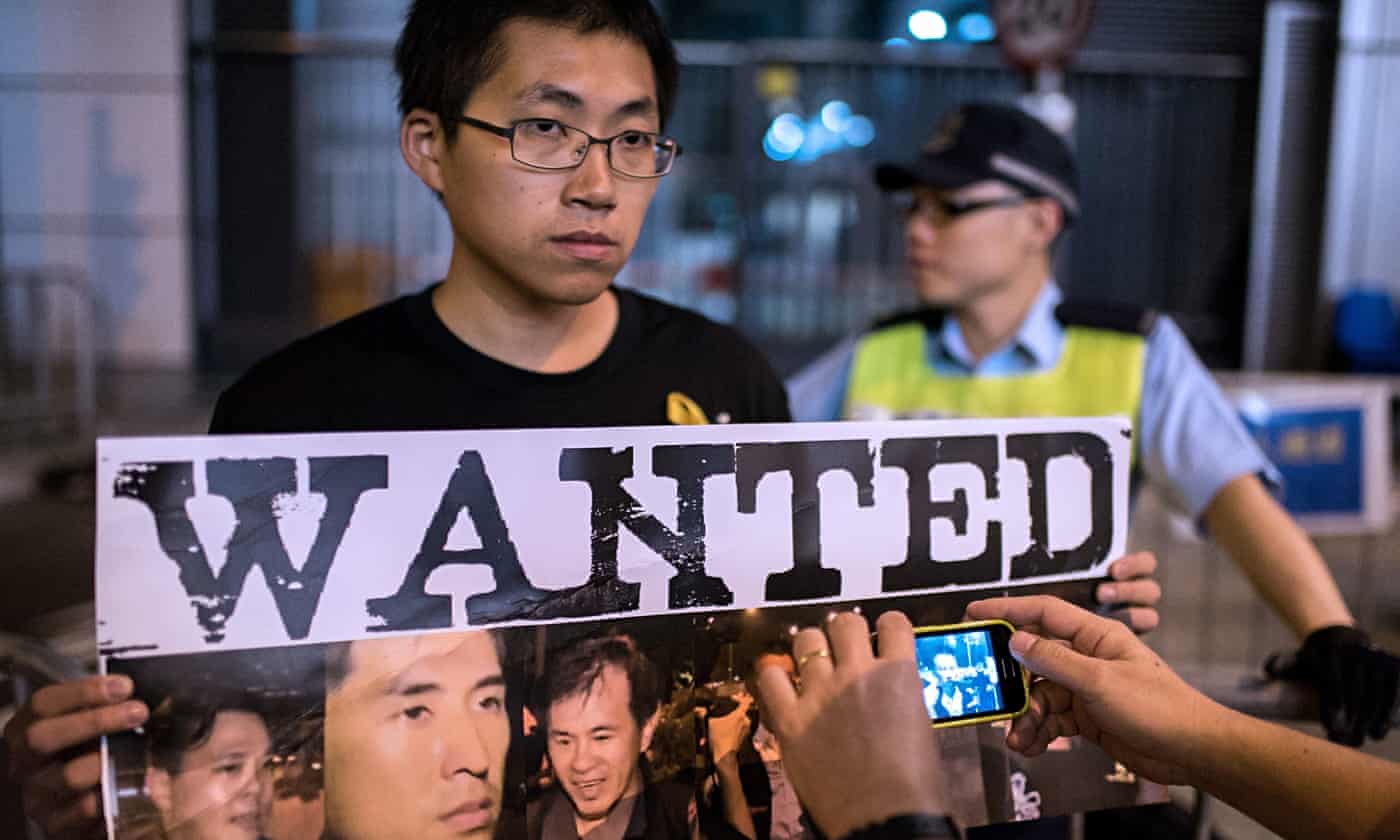 Hong Kong chief executive calls for talks with student protesters